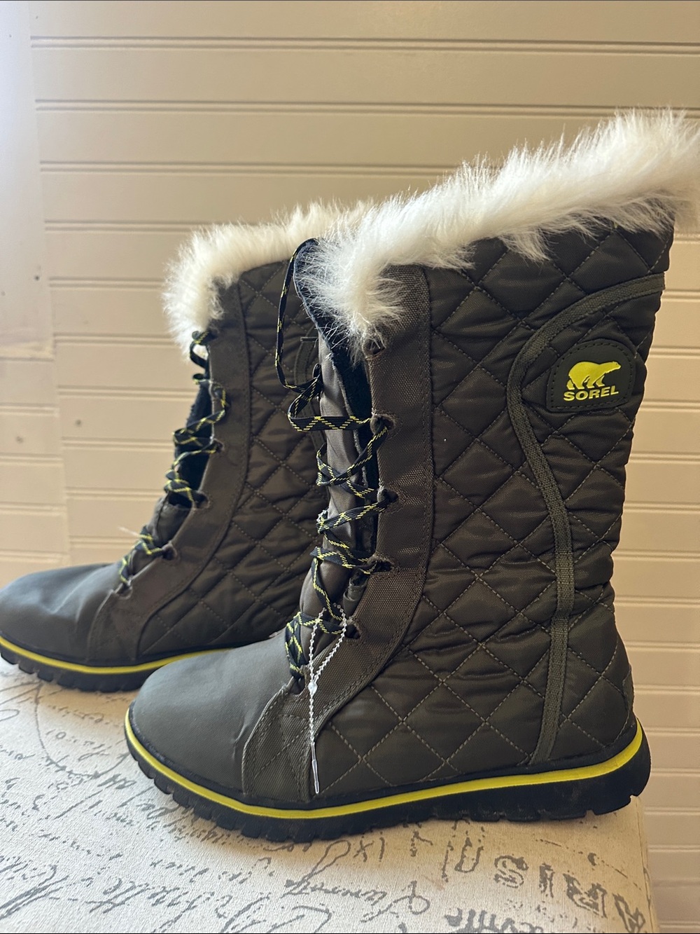 Sorel Women's Quilted Winter Boots Gray Green Size 7